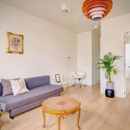 The Bright Stone Lodge. Heart Of Apartamento Amberes